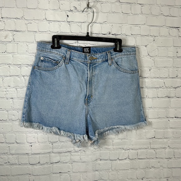 Urban Outfitters BDG Girlfriend High Rise Cut Off Denim Shorts Size 32 - Picture 2 of 5